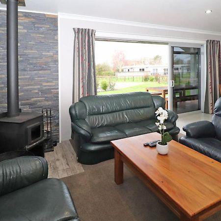 Country Living On Raynes Road Villa Hamilton Exterior photo