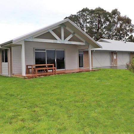 Country Living On Raynes Road Villa Hamilton Exterior photo