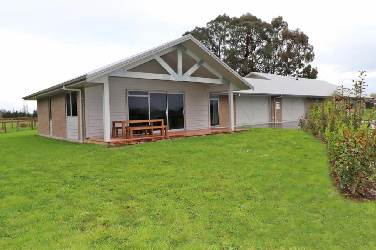 Country Living On Raynes Road Villa Hamilton Exterior photo