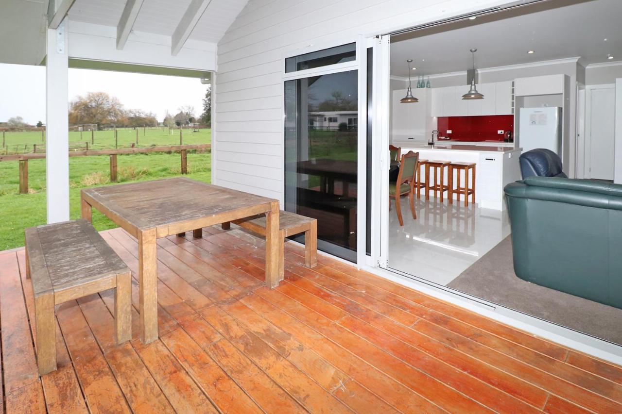 Country Living On Raynes Road Villa Hamilton Exterior photo