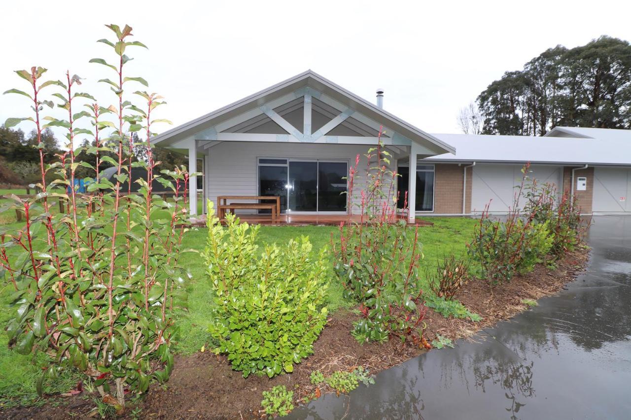 Country Living On Raynes Road Villa Hamilton Exterior photo