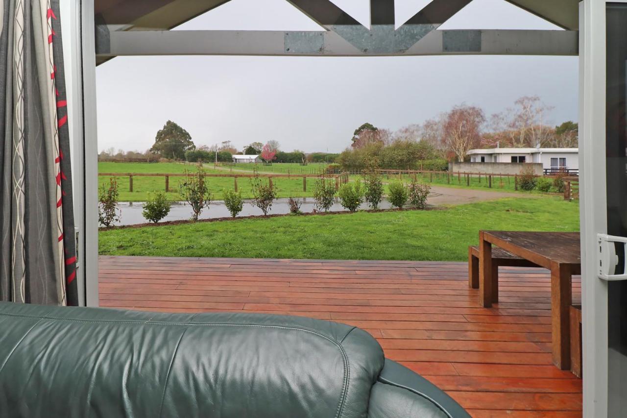 Country Living On Raynes Road Villa Hamilton Exterior photo